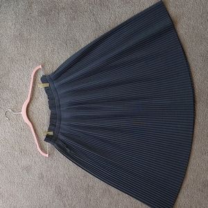 Gorgeous Pleated Skirt Size 4-6